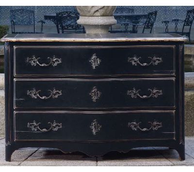 CHEST OF DRAWERS 114