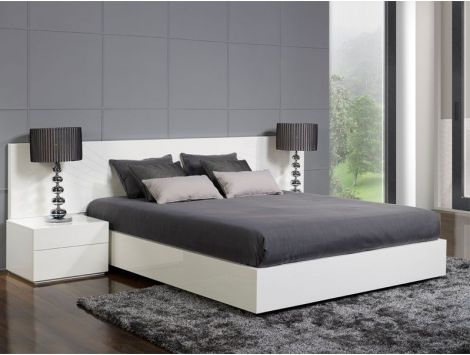 Cama + mesas cabeceira Quarto Milan